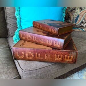 Nesting decorative books-set of 3. EUC